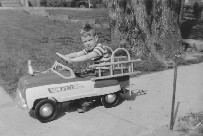 1958bdayfiretruck.jpg, 39617 bytes, 5/25/02