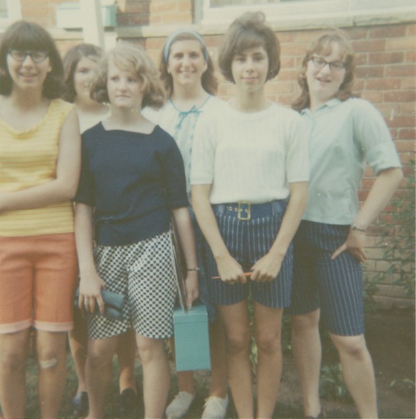 grad_party.jpg, 63583 bytes, 4/5/03