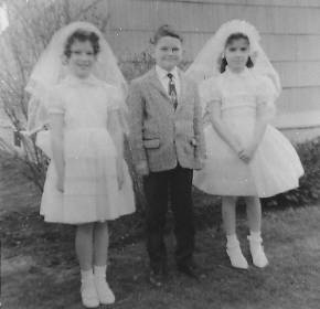 Elizabeth Garcia First Communion 1961 w/ friends